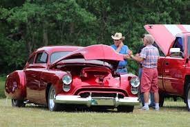 Pin By Bert Ayers On Car Cruise At Red Barn Village Antique Cars Red Barn Car