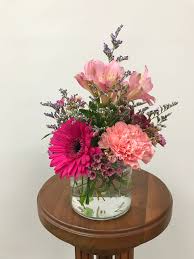 After a dreary winter, these pops of bold color (typically under $5 a bunch!) are exactly what our homes are craving. Sweet And Simple In Charleston Il Noble Flower Shop