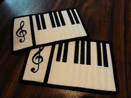 Metal music notes wall decor: Music Themed Home Decor Ideas For Avid Music Lovers
