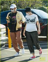 The singer welcomed her first baby with alev aydin on july 14. Halsey Covers Baby Bump In White T Shirt While Out With Boyfriend Alev Aydin Photo 4529888 Alev Aydin Halsey Pregnant Celebrities Pictures Just Jared