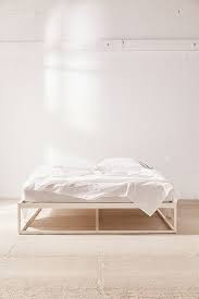 A minimalist metal bed frame that's built to last: Minimal Platform Bed Frame Bett Modern Wohnkultur Schlafzimmer Schlafzimmer Deko
