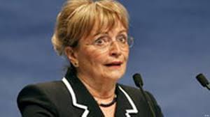 Doris Pack: Nuk jemi në Kosovë për ta ndarë atë!