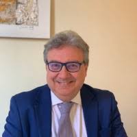 Dalle passerelle di tutto il mondo come modello a manager di personaggi televisivi, il passo è breve, e alla. 100 Perfiles De Gian Paolo Linkedin