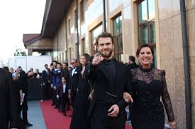 Youtube, puhu tv çukur i̇zle.çukur son bölüm izlemek için doğru adrestesiniz. Cukur A Gorkemli Gala Cukur Otizmin Farkinda Magazin Haberleri Ntv