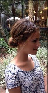 Schnelle Frisuren Knoten Und Brotchen 8 Frisuren Frisur Knoten Und Frisur Gast Hochzeit