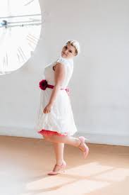 Lucy von küss die braut dieses brautkleid (lucy) und mehr traumhafte kleider von küss die braut du kannst das hochzeitskleid lucy von küss die braut oder weitere (auswahl auf über 550m². Lucy Curvy Brides Die Brautgalerie