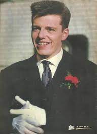 1 biography 1.1 80s series 1.2 cgi films 1.3 cgi series 2 appearance 3 relationships 3.1 brittany 3.2 eleanor 3.3 alvin 3.4 simon 3.5 theodore 4 quotes 5 also see jeanette is the younger sister of brittany, as revealed in it's my party; her age in regards to eleanor isn't specifically stated in the series. Suggs Madness