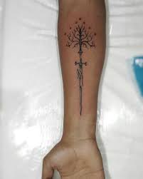 Nenhuma Descricao De Foto Disponivel Lord Of The Rings Tattoo Lotr Tattoo Makeup Tattoos