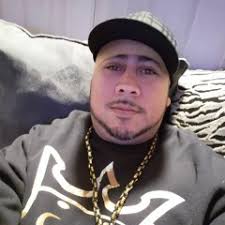 Stream Damian Escobar music