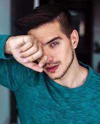 Así es Vadhir, el chico más guapo de los Derbez