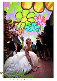 Bride On Fremont Street Downtown Las Vegas Vegas Wedding Las Vegas Pictures Las Vegas Weddings