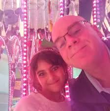 How to organize a photographer garage sale in Houston?