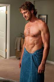 Here Is A Picture Of Gerard Butler Shirtless And In A Towel Good Luck Getting Through The Rest Of Your Day Gerard Butler Good Looking Men Shirtless