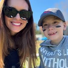 Deena Albert's Instagram, Twitter & Facebook