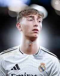 BREAKING: Real Madrid hopeful they can tie up a deal for Bournemouth  defender Dean Huijsen in time for him to feature in the FIFA Club World Cup  🚨