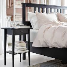 Hemnes Ablagetisch Schwarzbraun Ikea Osterreich Ablagetisch Hemnes Ikea Osterreich Schwarzbraun In 2020 Hemnes Bedside Table Black Bedside Table Hemnes