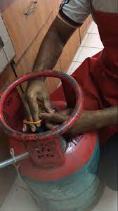 Kepala gas regulator gas meter tekanan rendah plus pengaman aman merk destec untuk kompor elpiji lpg murah. Ada Masalah Kepala Gas Longgar Segera Buat Begini Untuk Cara Yang Selamat Keluarga