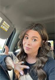 Candice Keys's Instagram, Twitter & Facebook