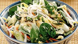Salade D Epinards A La Thai Recipe Raw Food Recipes Salad Recipes Food