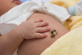 Tali pusat adalah penghubung antara ibu dan bayi.1 x teliti sumber tali pusat masuk ke tubuh bayi melalui lubang yang nantinya menjadi pusar, dan darah mengalir di tali pusat dari bayi ke plasenta dan kemudian kembali ke bayi melalui satu pembuluh vena dan dua arteri. Cara Merawat Kulit Bayi Yang Baik Dan Benar Agar Tidak Iritasi