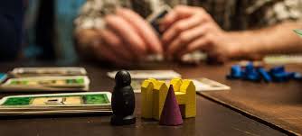 Retrouve les grands noms des jeux de société adaptés en flash. 4 Bars A Jeux De Societe Et Jeux Videos A Barcelone