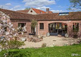 Au Lieu Dit La Bruyere Dans Un Petit Village Pres De Compiegne Une Ancienne Ferme Typiquement Picarde Avec Ses B Maison En Brique Facade Maison Belle Maison
