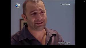 Geçtiğimiz hafta 593.bölümü ile izleyicisinin karşısına geçene arka sokaklar'da bu hafta yayınlanacak 594.bölüm. Arka Sokaklar Mesut Agliyor Youtube