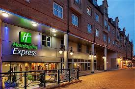 9% (509) when you stay at holiday inn express london stansted airport in bishop's stortford, you'll be near the airport and 6 minutes by car from red white and blue country park. Transfer From Stansted To Holiday Inn Express London Hammersmith