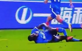 Demba ba , takımının shanghai sipg'yi konuk ettiği ligin 18. Video Demba Ba Leg Break Horrific Footage