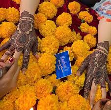 Here is the captivating delicate bands of flowers with minimalistic henna patterns around the motif give a stunning vibe on. Aiman Khan Mehndi Preparations Exclusive Pictures Videos Reviewit Pk
