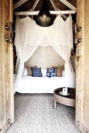 Le ciel de lit constitue un accessoire incontournable pour une bonne protection contre les moustiques, lumières environnantes et ciel de lit bébé avec support, marbeine moustiquaire ronde pour lit de bébé contre insectes baldaquin décoratif (blanc). Deco Chambre Baldaquin Et Ciel De Lit Tendance Cote Maison