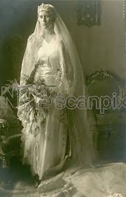 Pin Von I R I N A Auf Young Prince Philip And Sisters Braut Portraits Schwestern Ernst August