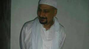 قامت قوات الامن فجر اليوم الاربعاء بالقاء القبض على الشيخ الاخواني الهارب صفوت حجازي خلال محاولة هروبه خارج مصر عن طريق ليبيا. Ø­Ø¬Ø§Ø²Ù‰ ÙŠØ¹ØªØ±Ù Ø¹Ù†Ø¯Ù…Ø§ Ù‚Ø¨Ø¶ÙˆØ§ Ø¹Ù„Ù‰ ÙƒØ§Ù† Ù…Ø¹Ù‰ 75 Ø£Ù„Ù Ø±ÙŠØ§Ù„ Ùˆ12 Ø£Ù„Ù Ø¯ÙˆÙ„Ø§Ø± Ùˆ1200 ÙŠÙˆØ±Ùˆ Ùˆ25 Ø£Ù„Ù Ø¬Ù†ÙŠÙ‡ ÙˆÙƒÙ„Ù‡Ø§ Ù…Ù† Ù…ØªØ­ØµÙ„Ø§Øª Ø¹Ù…Ù„Ù‰ Ø§Ù„ÙˆØ·Ù†