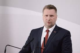 The opposition condemns czarnek's comments as language of hate. Przemyslaw Czarnek Minister Od Wychowania Jak Mein Przestalo Zajmowac Sie Nauka Dzieci I Mlodziezy Opinia Gazetaprawna Pl