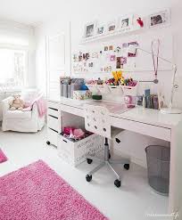 Tembelleri Bile Calismaya Sevk Edecek 20 Muhtesem Ofis Bile Calismaya Designdecasapequen In 2020 Girl Room Bedroom Diy Bedroom Design