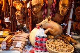 De asemenea, au fost servite peste 1000 de portii de papa de coade si papricas de cartofi cu carne, tocana de ceapa cu mamaliga rece, ostropel de pui cu mamaliguta calda, ciorba de oaie, tocana de berbecut la ceaun, mamaliga ciobaneasca, pastrama de oaie, carnati de oaie si de porc, placinte cu. AdevÄƒrul Despre Produsele TradiÈ›ionale De CrÄƒciun Vandute In Magazine Ce ConÈ›in De Fapt