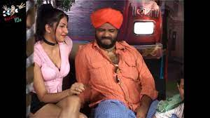 Sexy SUNNY cracks up to PUNJABI JOKES - YouTube
