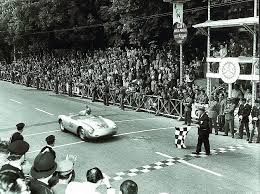 La notizia è stata confermata dal consiglio di amministrazione di 1000 miglia srl, in sul fronte delle iscrizioni, chiuse nella seconda metà di gennaio, entro martedì 9 marzo (come da regolamento) verrà comunicata la liste delle auto accettate. Mille Miglia 2021 Italien De