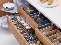 Furniture kitchen set untuk dapur terdiri dari beberapa elemen dengan fungsi dan bentuk menyesuaikan kebutuhan pengguna atau ruangan yang tersedia pada sebuah bangunan. 9 Hal Yang Nggak Boleh Terlupa Saat Menentukan Konsep Desain Kitchen Set
