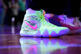 The upper is donned in a bright crimson red, with embossed lucky charms on the side panel and an iridescent nike swoosh. Kyrieirving Debut Kyrie 4 Vs Utah Jazz Irving Shoes Basketball Shoes Kyrie Kyrie Irving Shoes
