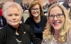 Karen Moulton's Instagram, Twitter & Facebook