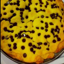 Pizza Inn Chocolate Chip Pizza Recipe 1 Can Pillsbury Thin Pizza Crust Dough Put Onto Smaller Round Pizza Pan Melt 1 S Chocolate Chip Pizza Thin Pizza Food
