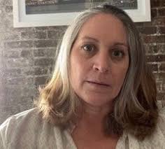 Elizabeth Mendonca's Instagram, Twitter & Facebook