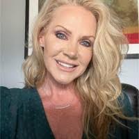 Heidi Howe's Instagram, Twitter & Facebook