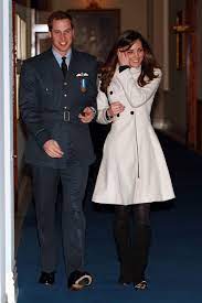 In 2001, a young kate middleton and prince william met in college at st. Photos Of A Young Prince William And Kate Middleton Dating