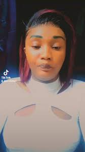 Ma coiffure à été faites chez AurioleBeauty, un salon de beauté mixte (  hommes et femmes)situé à YAOUNDÉ. Fait un tour et tu verras le résultat 😊  Tel : +237 693403942 Facebook : AurioleBeauty