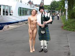 He wishes she'd play with his bag pipe. Porno Photo - EPORNER