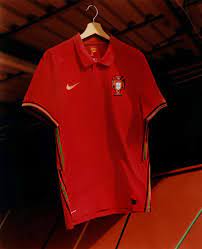 Ao longo dos anos a seleção de portugal foi apresentando equipamentos para jogar nas várias competições em que obteve a qualificação. Veja As Novas Camisolas Da Selecao Nacional Renascenca