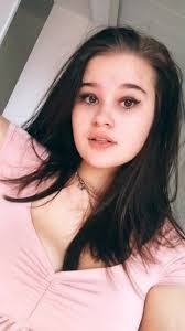 Leann Bach's Instagram, Twitter & Facebook