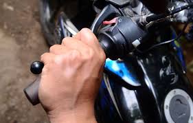Kemudian cari gear neutral antara gear pertama dan kedua. Cara Bawa Motor Clutch Klac Tangan